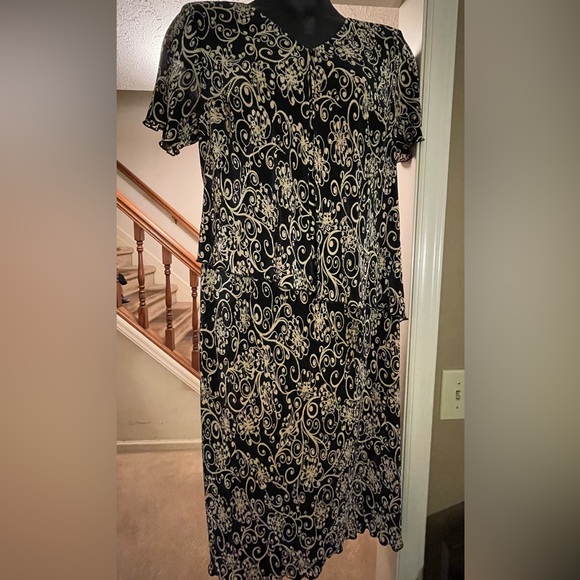 Connected Woman Dresses & Skirts - Beautiful Black/Neutral Dress - Like New - Size 14W